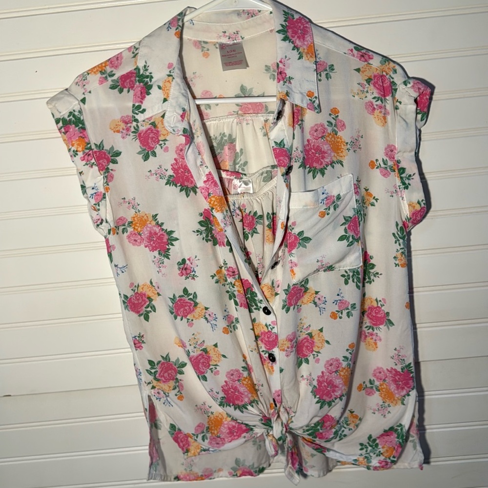 No Boundries, Size Small, Cute Button Up Shirt